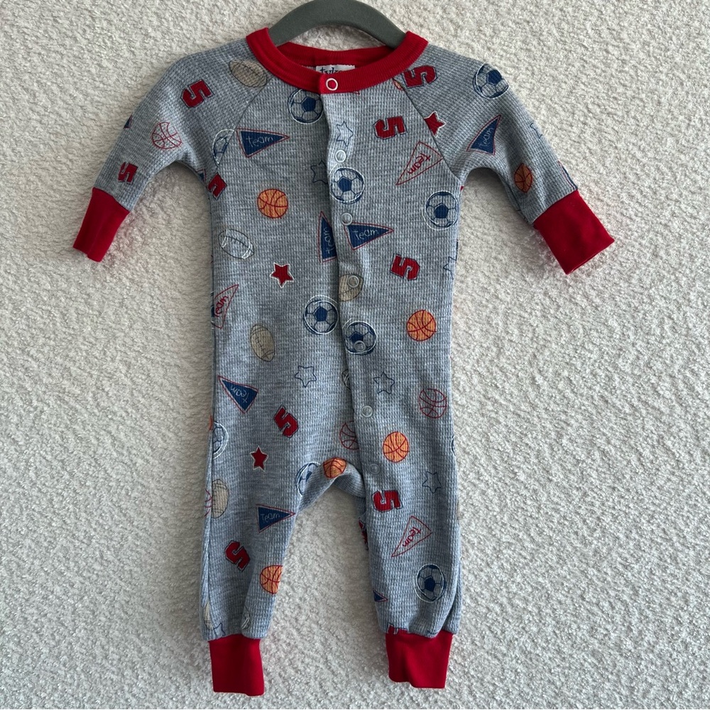 Tykes Carter’s Vintage Baby‎ Gray Sports One Piece Pajamas Size 6 Months